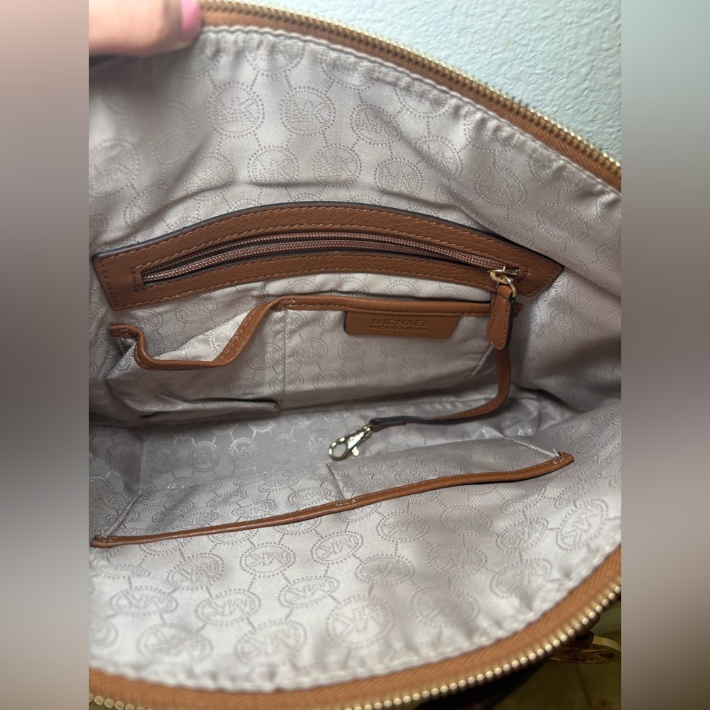 Michael Kors Crossbody Bag and wallet in Brown and Tan - Picture 8 of 9